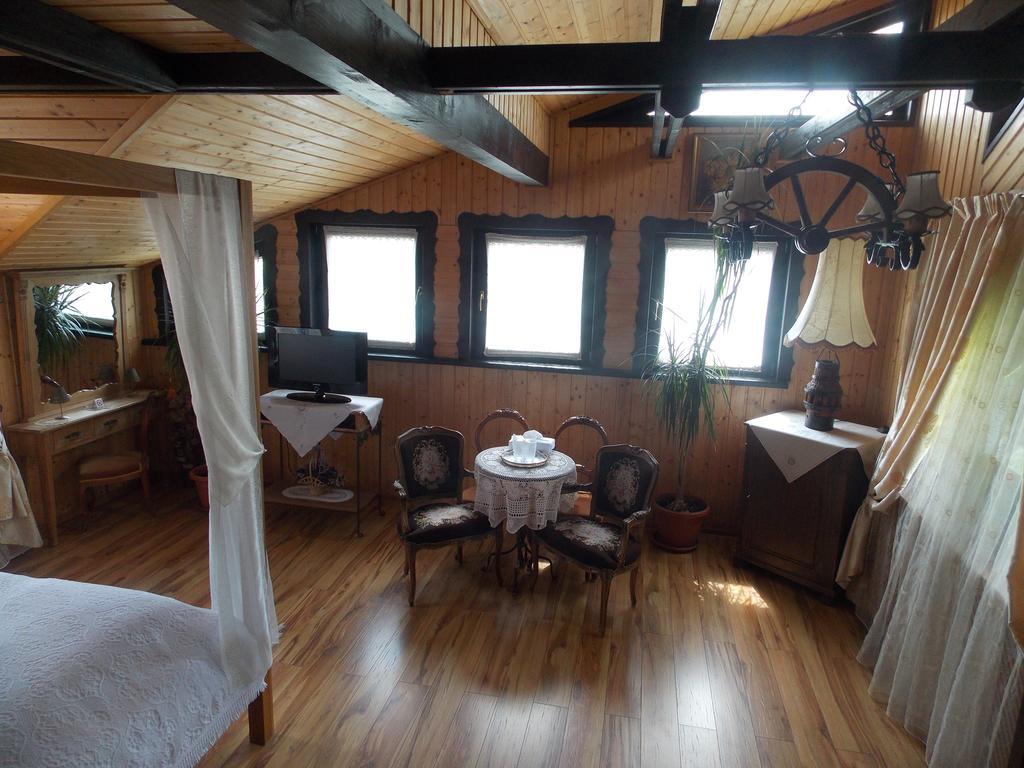 La Marele Moft Hotel สเลอนิค ภายนอก รูปภาพ
